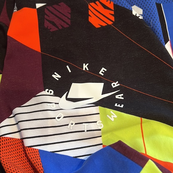 Nike NWT leggings size medium. Super fun and vibrant. - Picture 7 of 12